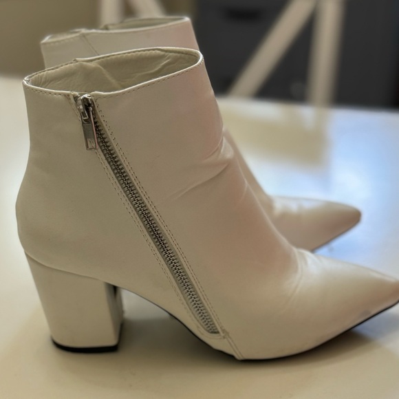 Woman’s size 8 white western style block heel boots 👢 - Picture 2 of 12